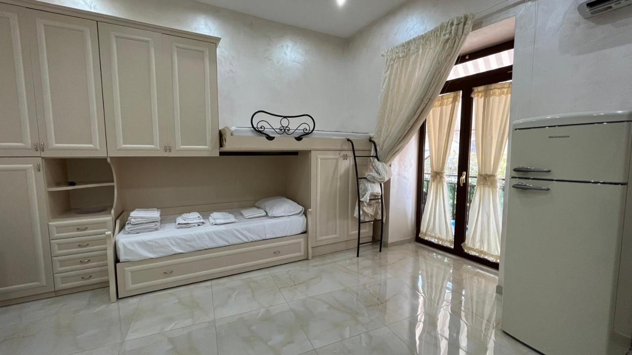 B&B Sasi Napoli Eksteriør bilde